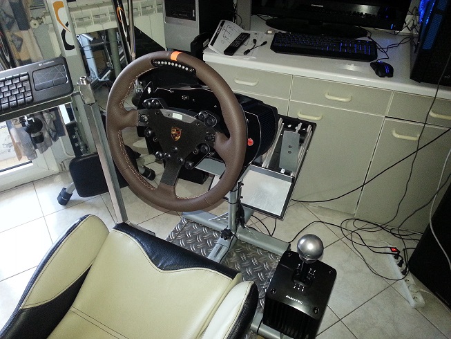14 Un petit cadeau chez FANATEC... .jpg
