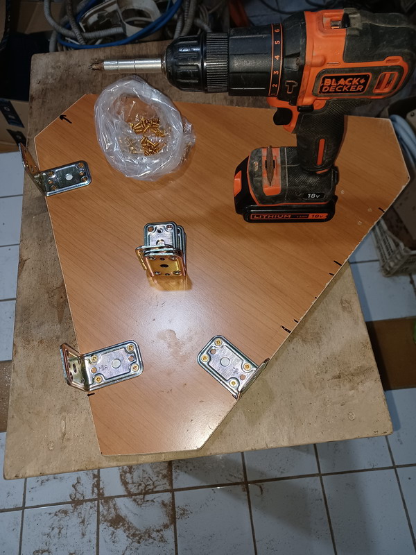 3_taglio pedana e montaggio supporti.jpg