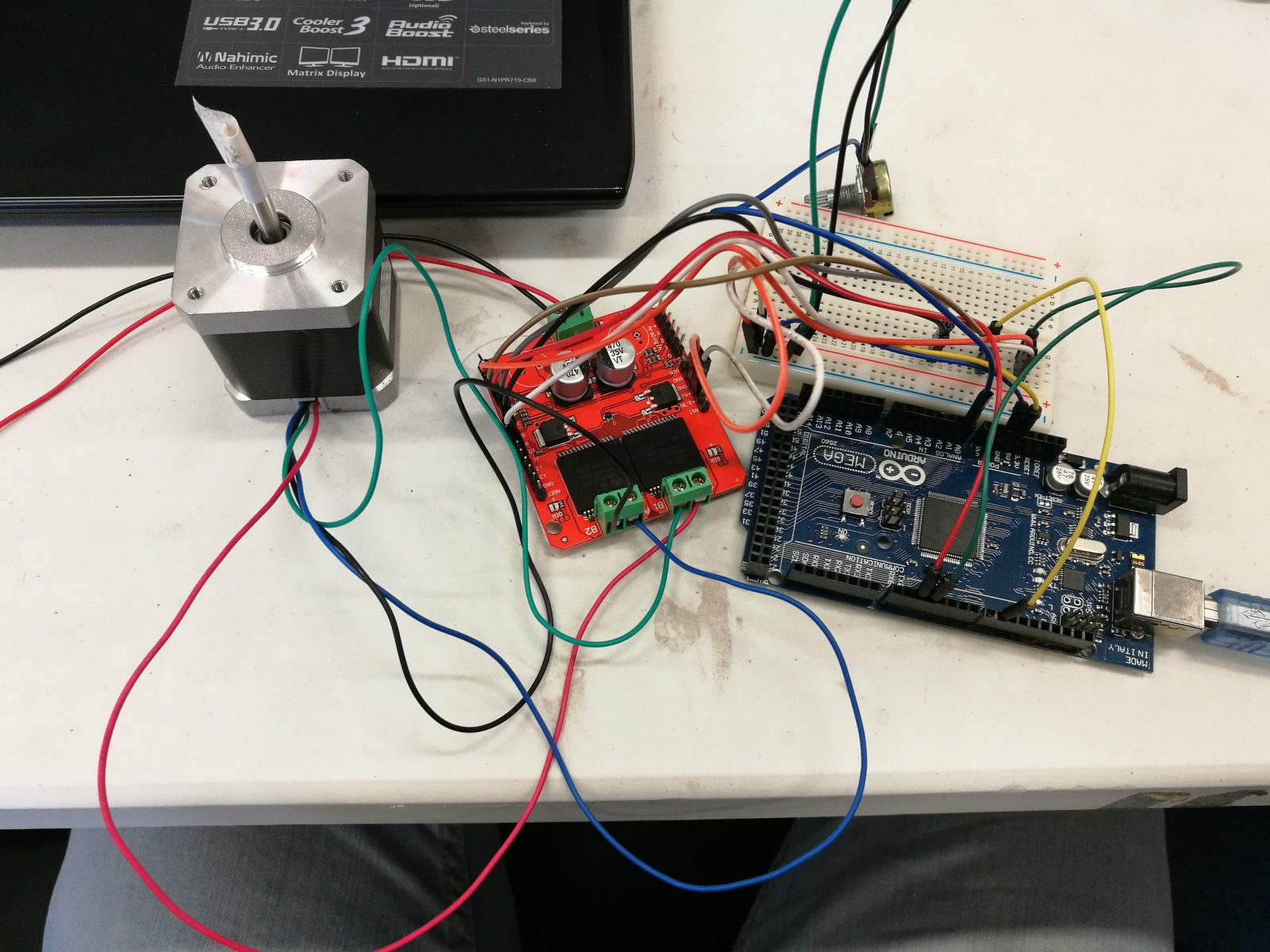 Tutorial Monster Moto Shield acts as a single motor driver = more