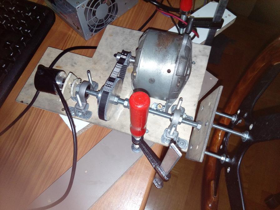 Belt tightening for the steering wheel