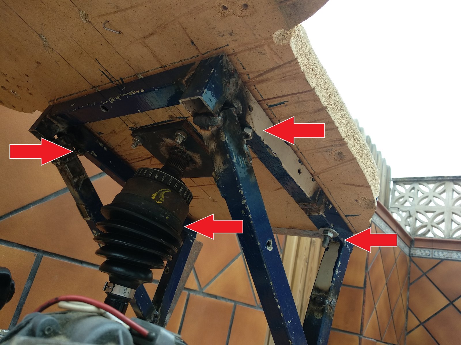 estructura por debajo flechas.jpg