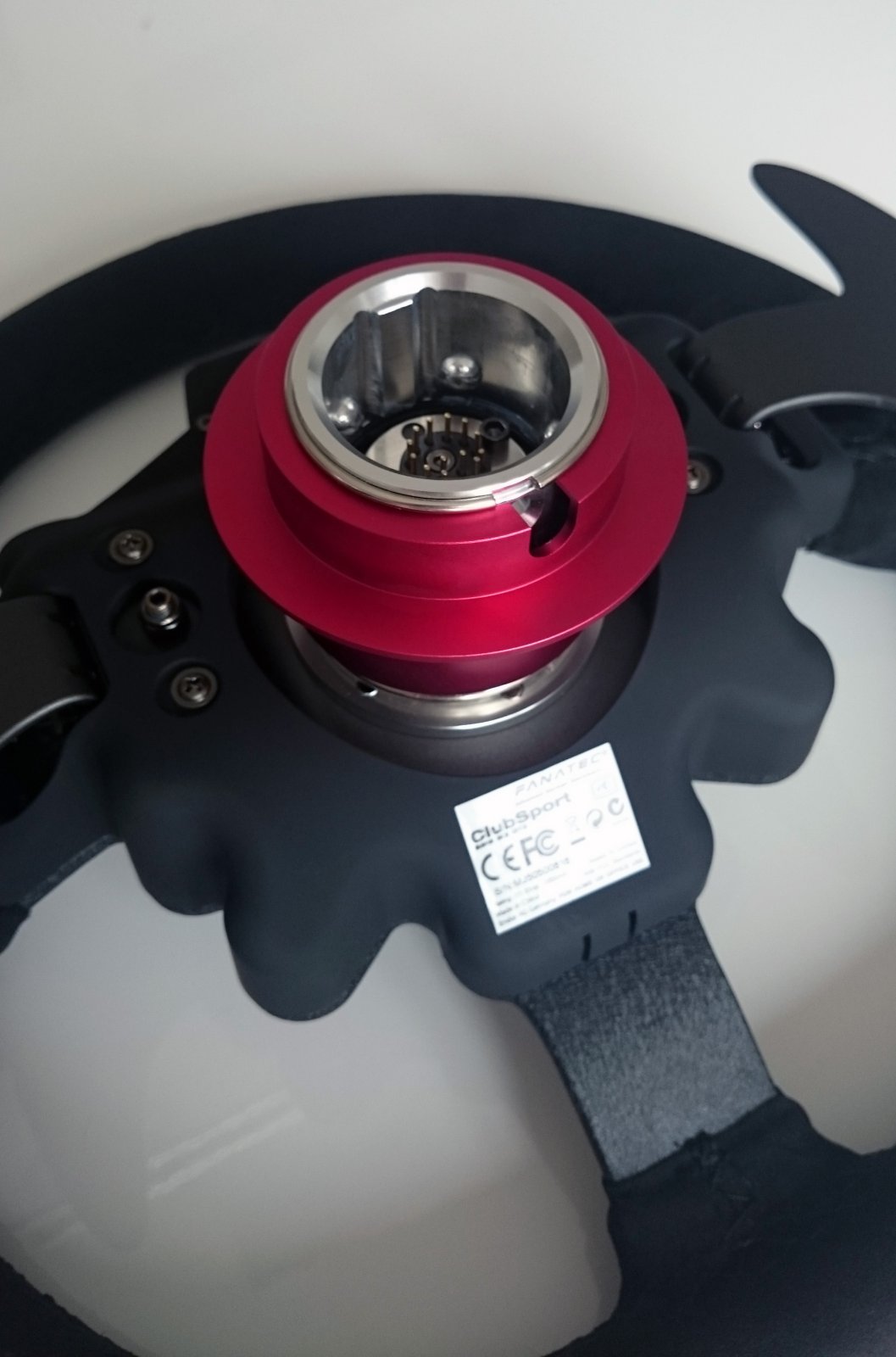 fanatec_bmw_m3_gt_rim_quick_release_2.jpg