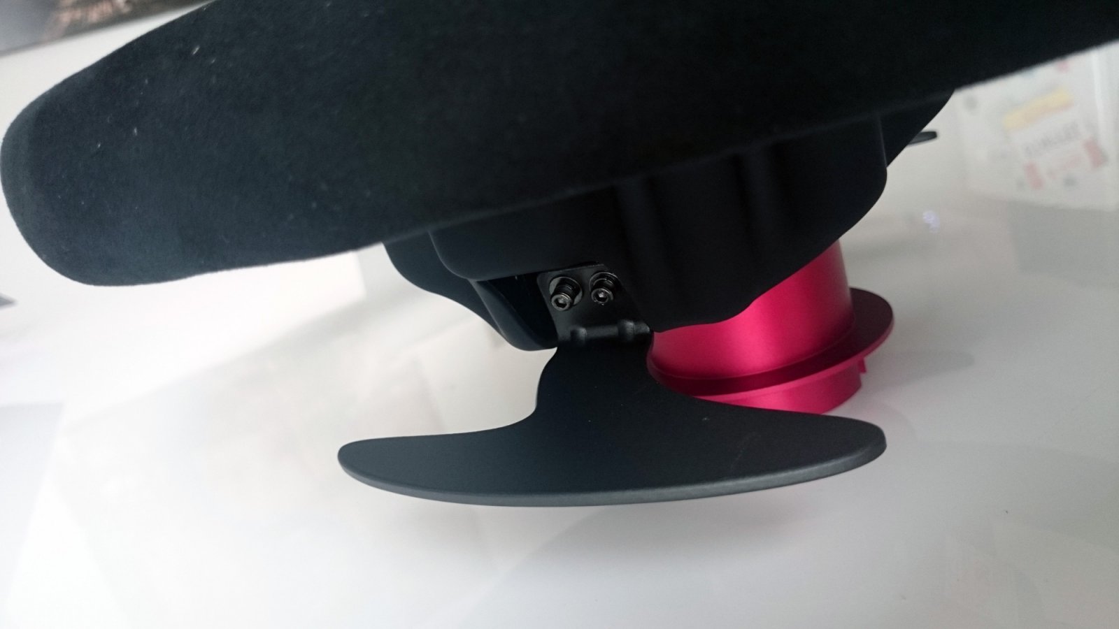 fanatec_clubsport_bmw_m3_gt_rim_paddles.jpg