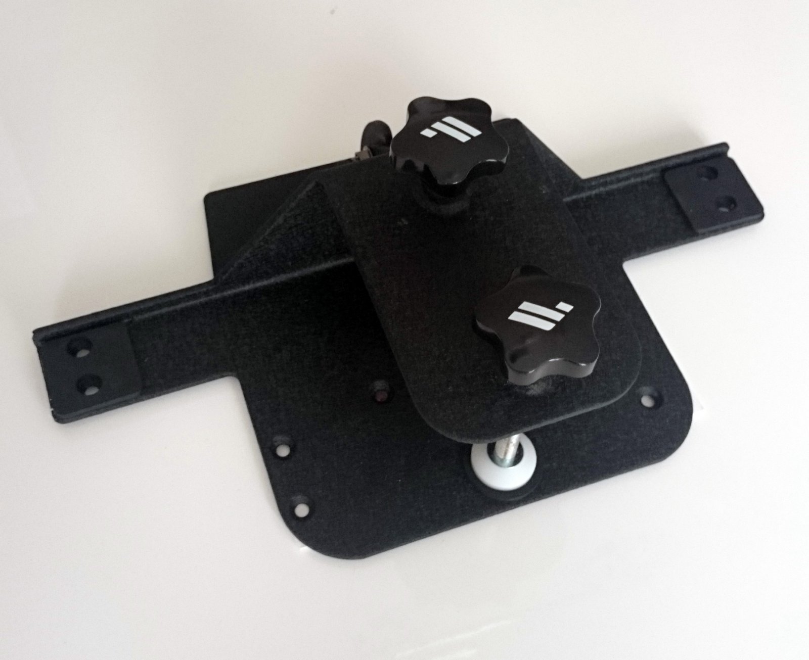 fanatec_clubsport_wheelbase_table_clamp.jpg