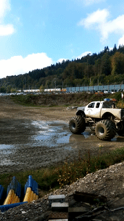 Monstertruckride_320.gif